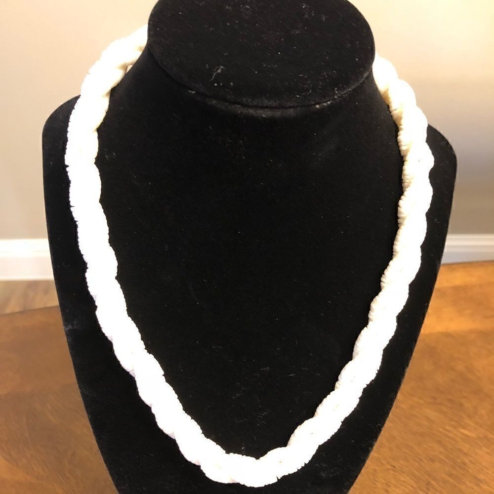 Vintage beaded white twist necklace screw clasp - Picture 2 of 9